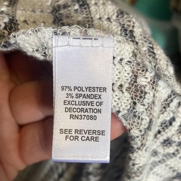 Lightweight kimono duster 3/4 sleeve with fringe at hem - Picture 6 of 8